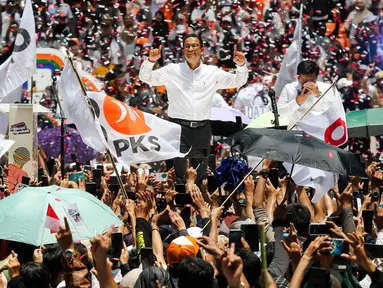 Calon Presiden bersama Calon Wakil Presiden nomor urut 1 Anies Baswedan-Muhaimin Iskandar saat memberikan orasi politiknya pada kampanye akbar AMIN di Jakarta International Stadium (JIS), Jakarta, Sabtu (10/2/2024). (Liputan6.com/Herman Zakharia)