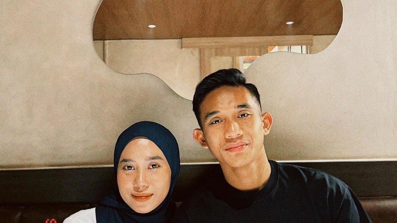 Jarang Pamer Kemesraan, Rizky Ridho Ternyata Bucin dan Perhatian Pada Pasangan