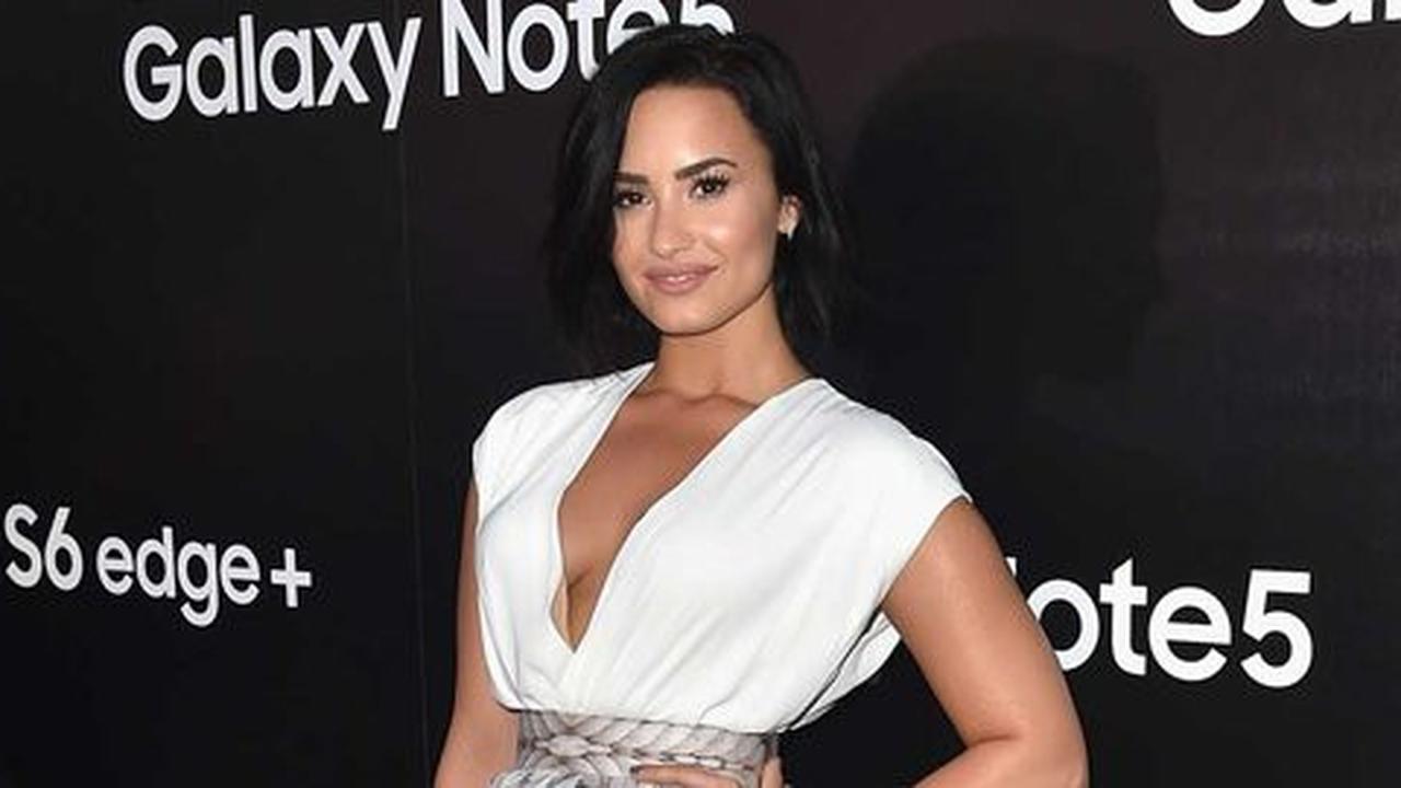 Demi Lovato cantik dan seksi di peluncuran Galaxy S6 Edge Plus