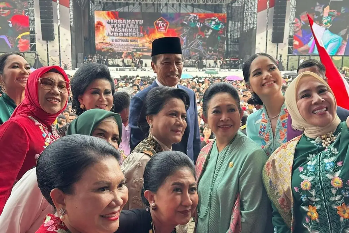 Adu Gaya Kebaya Iriana Jokowi, Annisa Pohan, hingga Titiek Soeharto, Tampilkan Aura Ibu Pejabat di HUT TNI ke-79