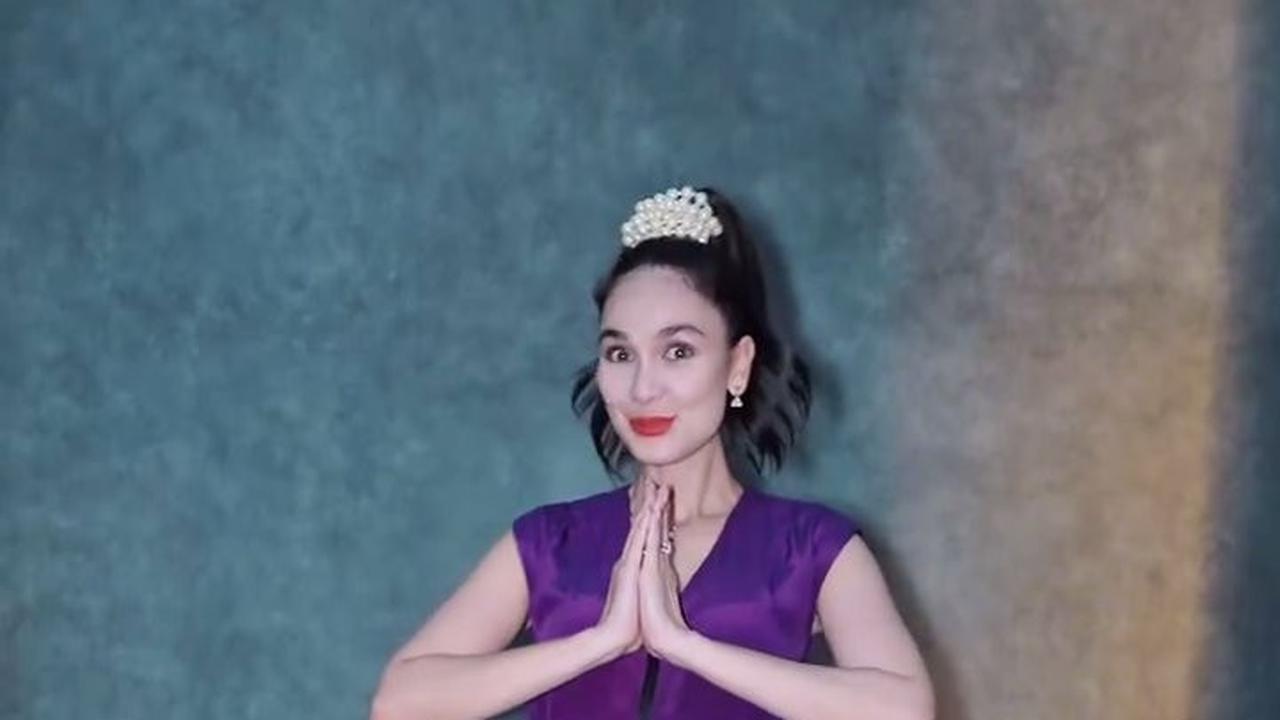 8 Potret Luna Maya Jadi Jinny Oh Jinny di Aries Party Bertema TV Show 90-an