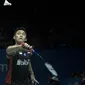 Jonatan Christie gagal ke semifinal Indonesia Open 2019 setelah kalah dari wakil Chinese Taipei, Chou Tien Chen, di Istora, Jakarta, Jumat (19/7/2019). (Bola.com/Peksi Cahyo)