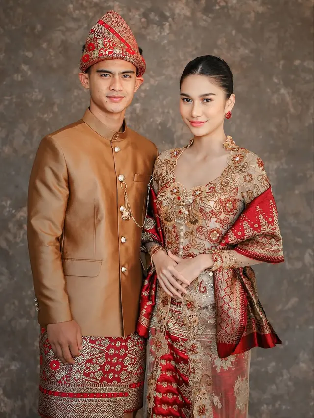 6 Momen Kebaya Azizah Salsha yang Memikat, Elegan dalam Balutan Kain Tradisi