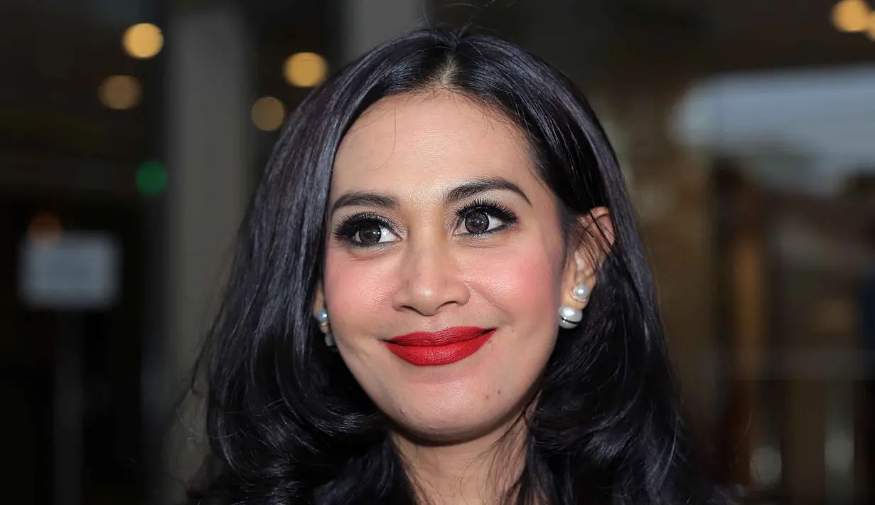 Diah Permatasari resmi dipersunting Anton Sutopo pada 1997 silam. Dari pernikahannya, dikaruniai dua orang anak, Marcello Nicholas Reynolds (1999) dan Marciano Nicholas Reynard (2006). (Deki Prayoga/Bintang.com)