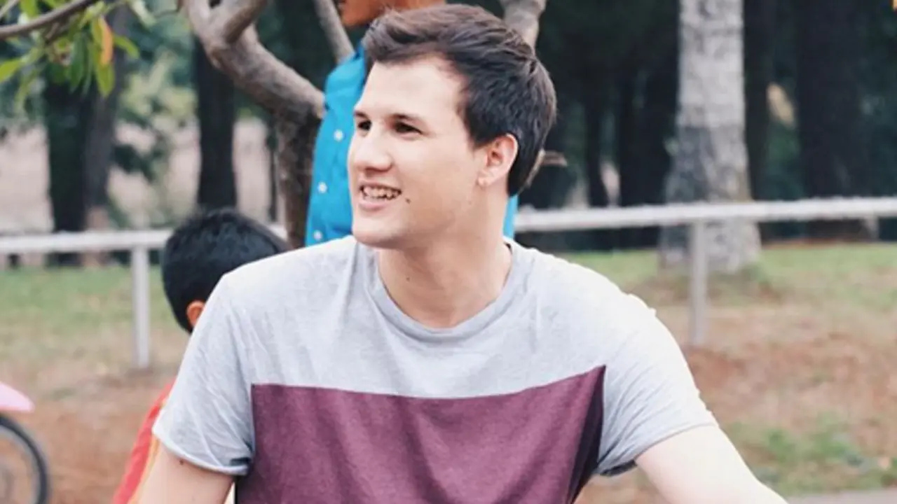Stuart Collin Hiasi Instagram dengan Curhat Pribadi