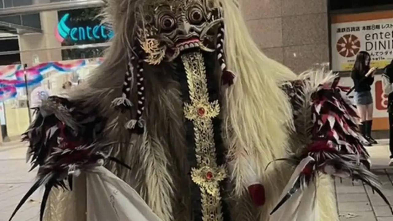 Pakai Kostum Rangda di Halloween Jepang <br>