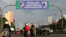 Sebuah spanduk uji coba penghapusan kawasan 3 in 1 terpasang di jalan Gatot Subroto, Jakarta, Minggu (3/4/2016). Uji coba penghapusan kawasan 3 in 1 akan dilakukan pada hari selasa (5/4) selama sepekan. (Liputan6.com/Herman Zakharia)