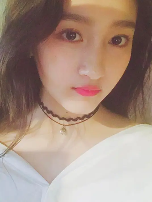 Bukan hanya cantik, namun Guan Xiao Tong juga cerdas dalam memanfaatkan popularitasnya. Nampaknya, kekasih Luhan eks EXO ini juga seringkali melakukan kegiatan yang sifatnya sosial. (Instagram/stronger917)