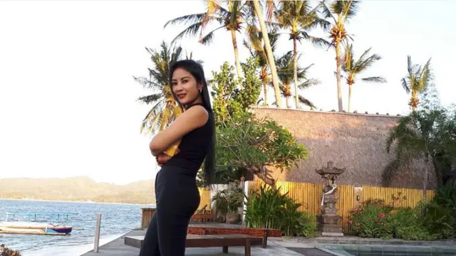 Izty Nathalia dinilai keluarganya sudah terlalu lama menjomblo.