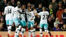 Pertandingan belum genap berjalan dua menit, pemain West Ham United, Diafra Sakho, mencetak gol ke gawang MU pada laga pekan ke-13 Premier League di Old Trafford, Minggu (27/11/2016). (Reuters/Andrew Yates)