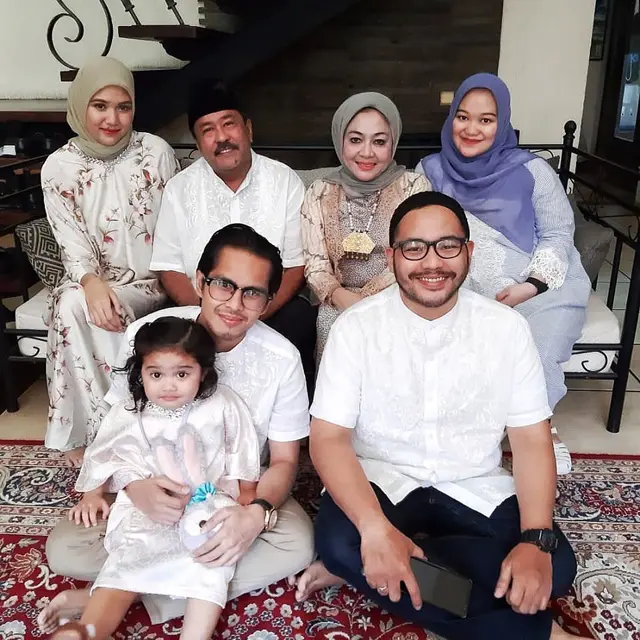 Jarang Terekspos, Ini 6 Potret Raka Widyarama Anak Rano Karno