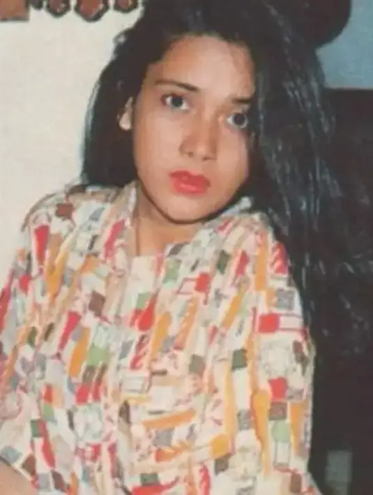 Wajahnya yang rupawan dan kemampuan aktingnya  yang patut diacungi jempol, membuat banyak masyarakat yang mengidolakannya. [Instagram/@lydiakandou_]