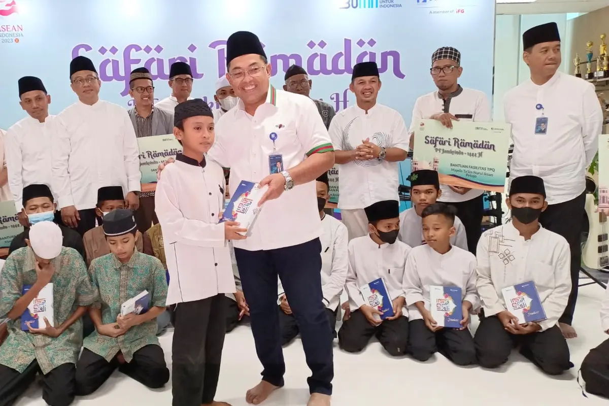 PT Jamkrindo melakukan kegiatan Safari Ramadan di beberapa daerah.