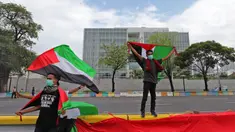Aliansi Mahasiswa Islam Jakarta Solidaritas Untuk Palestina, melakukan unjuk rasa di depan Kedutaan Amerika, Jakarta, Rabu (12/5/2021). Mereka mendesak AS menghentikan kekerasan Israel terhadap warga Palestina, terkait serangan ke warga sipil di Kompleks Masjid Al Aqsa (Liputan6.com/Herman Zakharia)