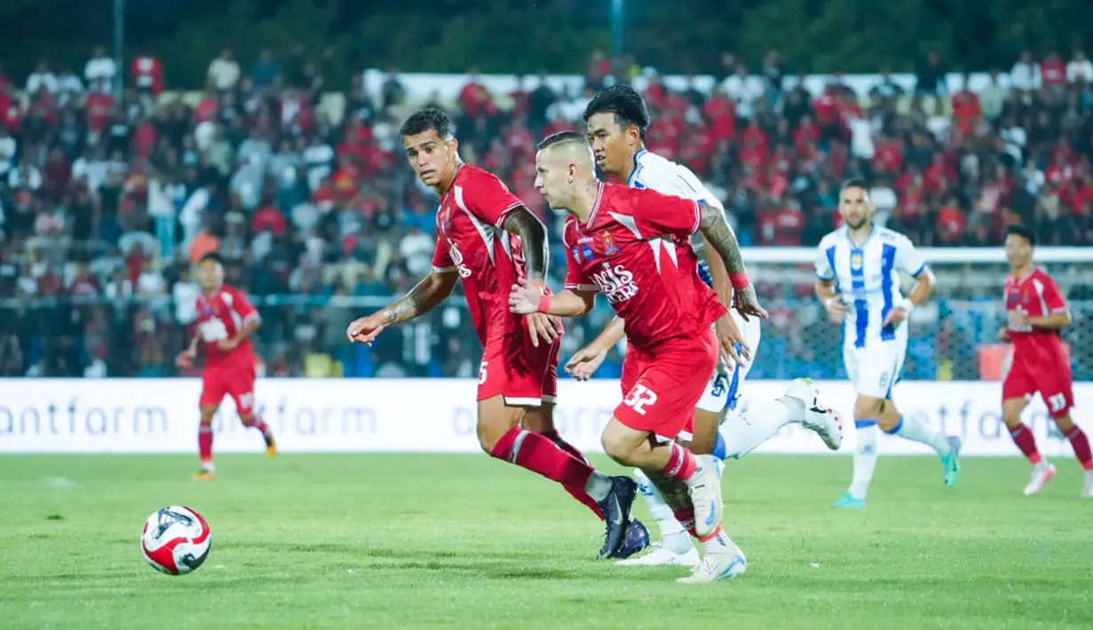 Gol bagi Persijap dicetak oleh Carlos Franca (68’) dan Sudi Abdallah (90+3’). Persib sempat menyamakan skor lewat penalti Uilliam Barros (90+2’). (Dok. Persijap)
