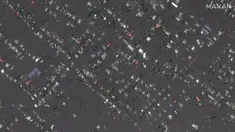 Kombinasi foto yang disediakan oleh Maxar Technologies ini menunjukkan kondisi wilayah Oleshky, Ukraina, sebelum banjir pada 15 Mei 2023 (atas) dan setelah banjir pada 7 Juni 2023. (Satellite image &copy;2023 Maxar Technologies via AP)