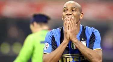 Inter Milan&#039;s defender Maicon reacts during the Italian Cup match between Inter Milan and Genoa at San Siro Stadium in Milan, on January 13, 2009. AFP PHOTO/DAMIEN MEYER