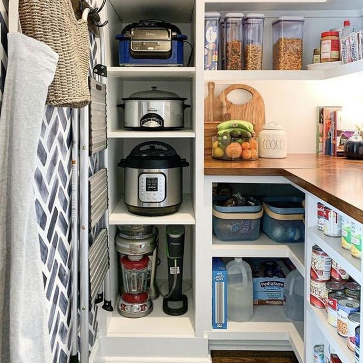 Rak Dapur dengan desain sederhana dan minimalis