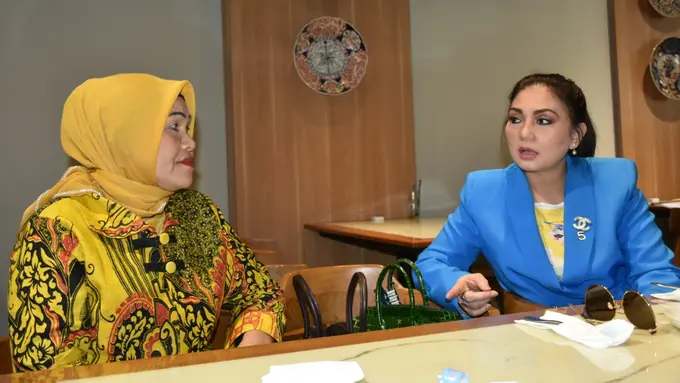 [Fimela] Nia Daniaty