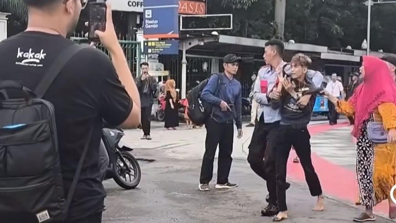 Motor Jatuh saat Mau Kabur, Dua Jambret HP Jadi Bulan-Bulan Warga di Monas