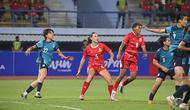 Pertandingan Timnas Indonesia Putri melawan Singapura pada ajang Women’s Garuda Championship Series 2026 Stadion SPOrT Jabar, Arcamanik, Kota Bandung, Rabu (3/6/2026) malam. (Bola.com/Muhammad Faqih)