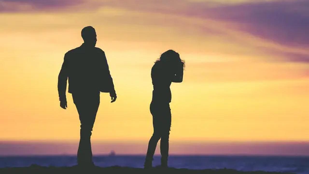 5 Perilaku Ini Bisa Merusak Hubungan dan Bikin Pasangan Merasa Tertekan, Jangan Dilakukan