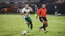 Timnas Indonesia masih tampil dominan di babak kedua. Marselino Ferdinan beberapa kali membuat repot barisan pertahanan Timor Leste. (Bola.com/Maheswara Putra)