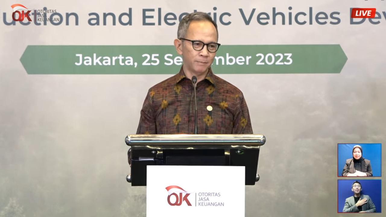 Ketua Dewan Komisioner Otoritas Jasa Keuangan (OJK) Mahendra Siregar dalam OJK International Research Forum 2023, di Jakarta, Senin (25/9/2023). (Arief/Liputan6.com)