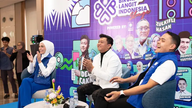 Denny Caknan (kemeja putih) saat jumpa pers di kantor DPP PAN, Warung Buncit, Jakarta Selatan, Senin (13/3/2023)