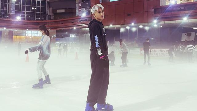 Pesona Julian Jacob Tampil dalam Berbagai Warna Rambut, Selalu Nyentrik