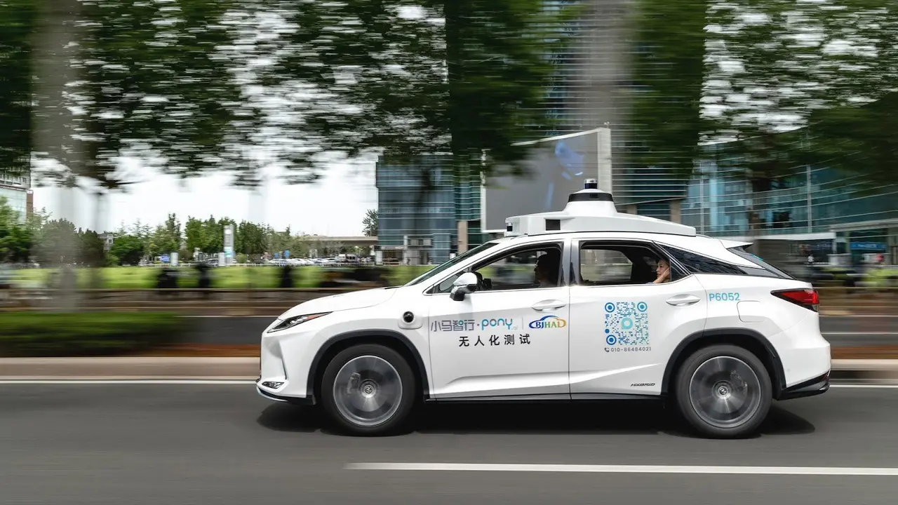 A Pony.ai Robotaxi (Carnewschina)