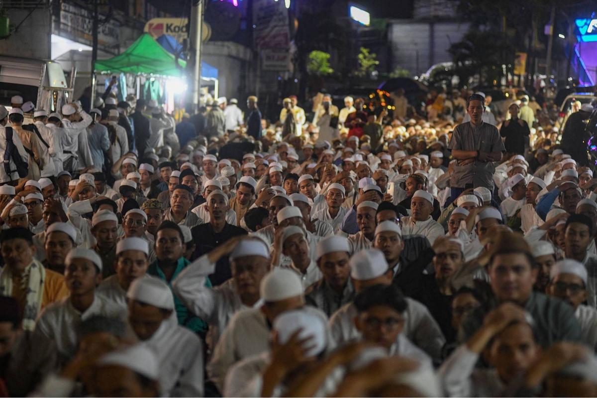 Ribuan jemaah berburu malam Lailatul Qadar di Bogor