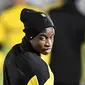 Penyerang Borussia Dortmund, Youssoufa Moukoko saat mengikuti sesi latihan tim di Dortmund, Jerman, Senin (23/11/2020). Dortmund akan bertanding melawan  Club Brugge pada Grup F Liga Champions. (AP Photo/Martin Meissner)