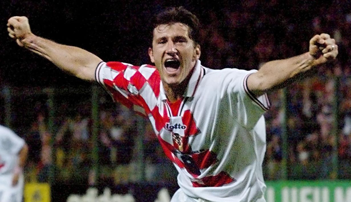 Selebrasi striker Kroasia, Davor Suker setelah mencetak gol ke gawang Jamaika dalam laga Piala Dunia 1998 di Felix Bollaert Stadium, Lens (14/6/1998). Yugoslavia menjadi juara pada Piala Dunia U-20 edisi 1983 di Meksiko saat diperkuat oleh Davor Suker yang menyumbang total 6 gol selama turnamen. (AFP/Olivier Morin)