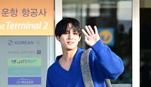 Airport Look Mingyu SEVENTEEN Jelang ke Jakarta, Tampil Kasual dengan Knit Dior dan Cargo Shorts