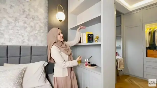 Potret kamar tidur Wirda Mansur yang bak hotel bintang 5 (Sumber: YouTube/ Wirda Mansur)