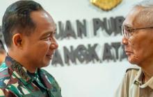Momen Hangat Panglima TNI dan Jenderal Sepuh Try Sutrisno, Eratkan Tali Keprajuritan