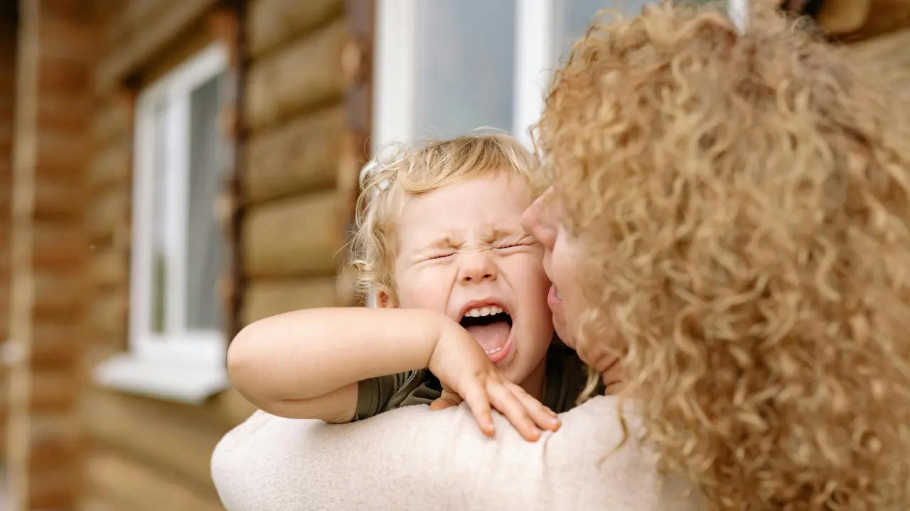 Anak Tantrum di Tempat Umum? Ini Cara Orang Tua Menghadapinya dengan Tetap Tenang Tanpa Malu Berlebihan