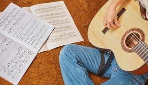 Ilustrasi lagu, musik, lirik, gitar. (Image by Freepik)