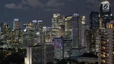 Suasana gedung bertingkat di kawasan Senayan, Jakarta, Jumat (15/2). Pemprov DKI terus berupaya mendorong perusahaan swasta untuk menyediakan ruang terbuka hijau (RTH) yang hingga sampai saat ini baru mencapai 14,9 persen. (Liputan6.com/Faizal Fanani)