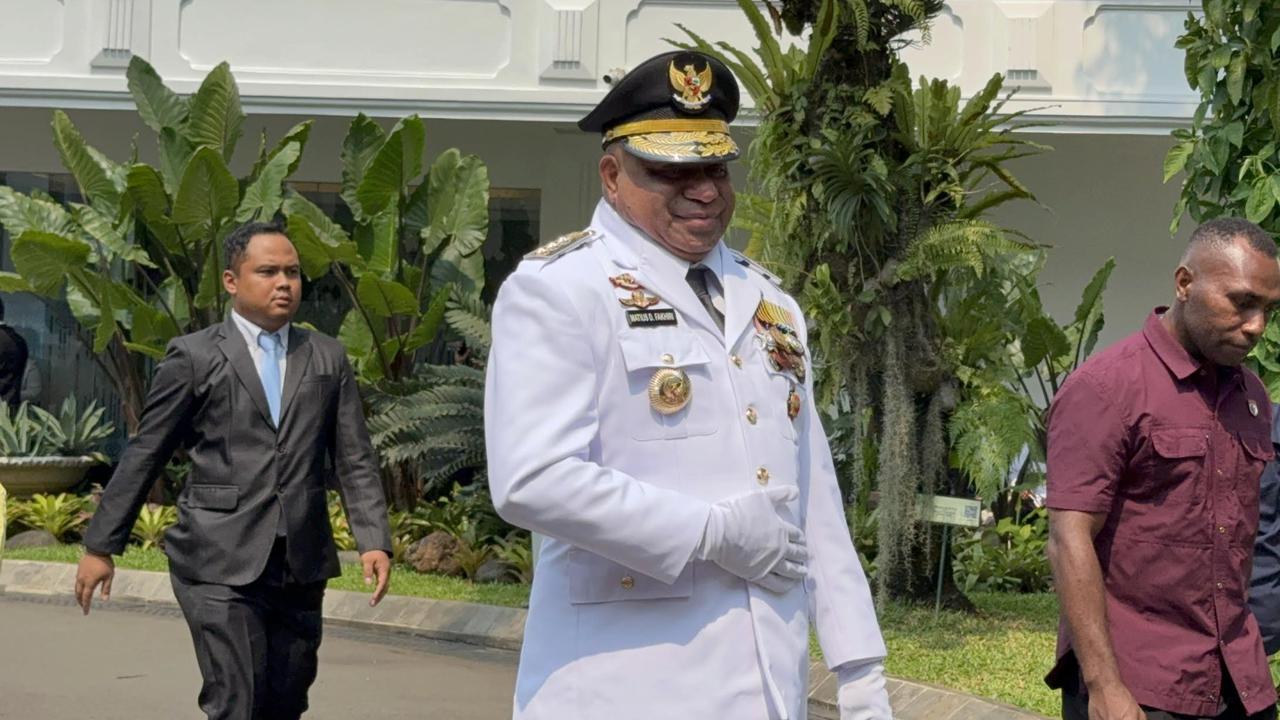 Prabowo Lantik Matius Fakhiri-Aryoko Rumaropen Jadi Gubernur-Wagub Papua