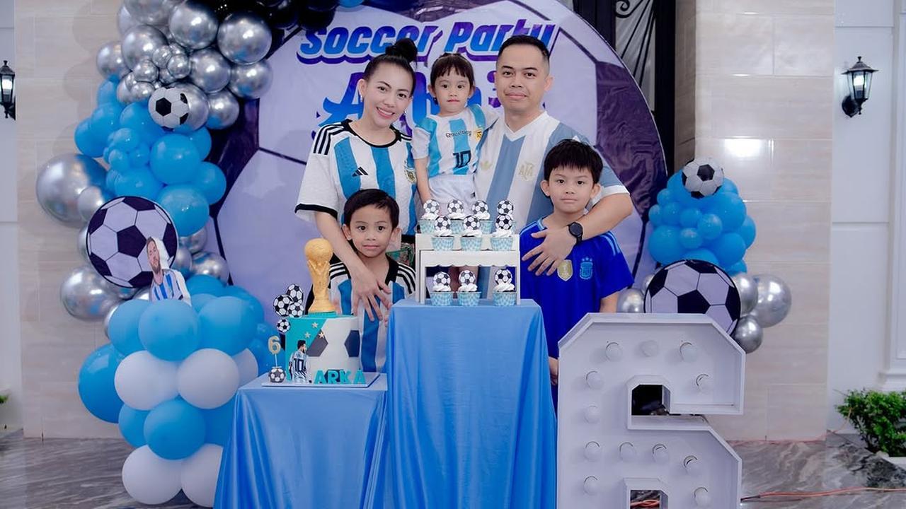 5 Potret Kezia Karamoy dan Suami Rayakan Ulang Tahun Anak, Bertema Soccer Party