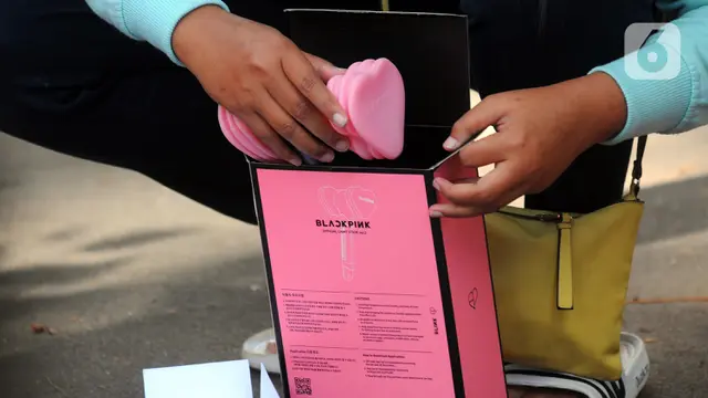 Jelang Konser Blackpink, Calon Penonton Berdatangan ke SUGBK untuk Tukar Tiket