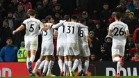 Para pemain Burnley merayakan gol ke gawang Manchester United pada laga Premier League di Old Trafford, Selasa (29/1/2019). (AFP/Paul Ellis)