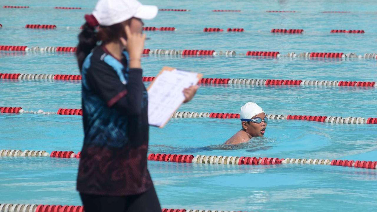 Semangat Murid SD Bertanding Renang dalam Olimpiade Olahraga Siswa Nasional
