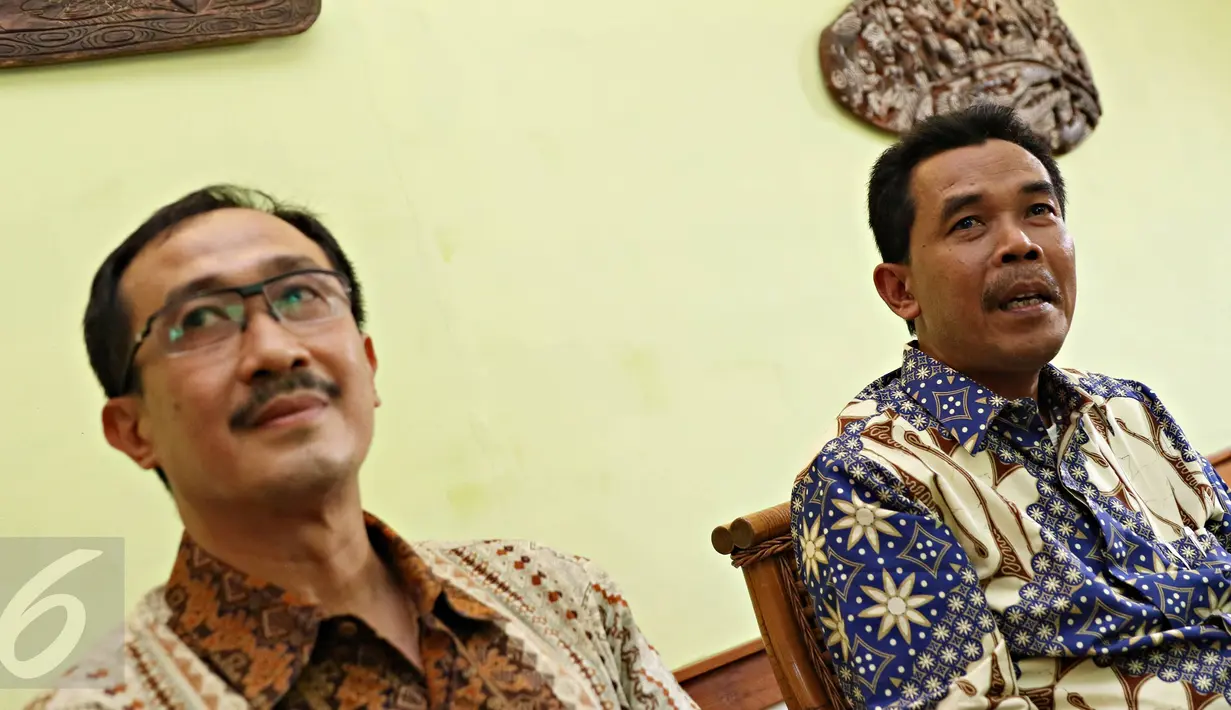 Kuasa Hukum PT Humpuss Patragas, perusahaan milik Tommy Soeharto (kanan) memberikan keterangan terkait dugaan penipuan yang dilakukan Chairul Iskandar dan Rudy Sutopo, mantan suami Andi Soraya di Jakarta, Jumat (27/11). (Liputan6.com/ Immanuel Antonius)