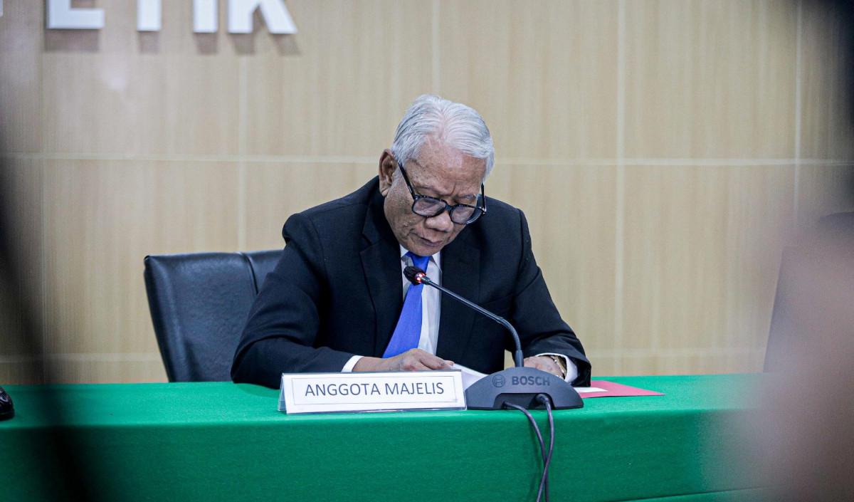 Anggota majelis etik Dewan Pengawas (Dewas) Komisi Pemberantasan Korupsi (KPK) Harjono menyebut ketua nonaktif KPK, Firli Bahuri menyewa rumah mewah di Jalan Kertanegara Nomor 46 sejak awal tahun 2021.<br>