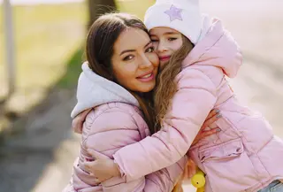 Cara yang cukup sederhana untuk memberikan afirmasi positif adalah menuliskan berupa catatan tentang “you are my favorite.” (Foto/dok: Pexels/Gustavo Fring)