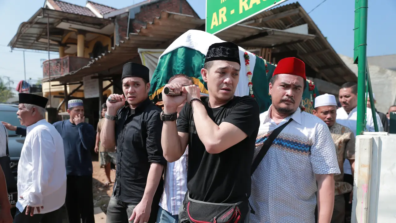 [Bintang] Pemakaman ayahanda Fadli dan Fadlan Alm. H. Zainuri