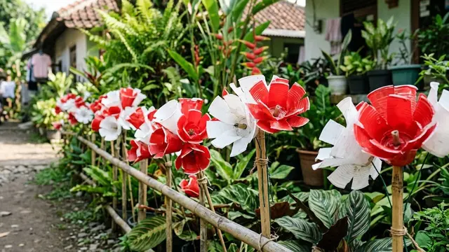 Bunga Merah Putih dari Gelas Bekas